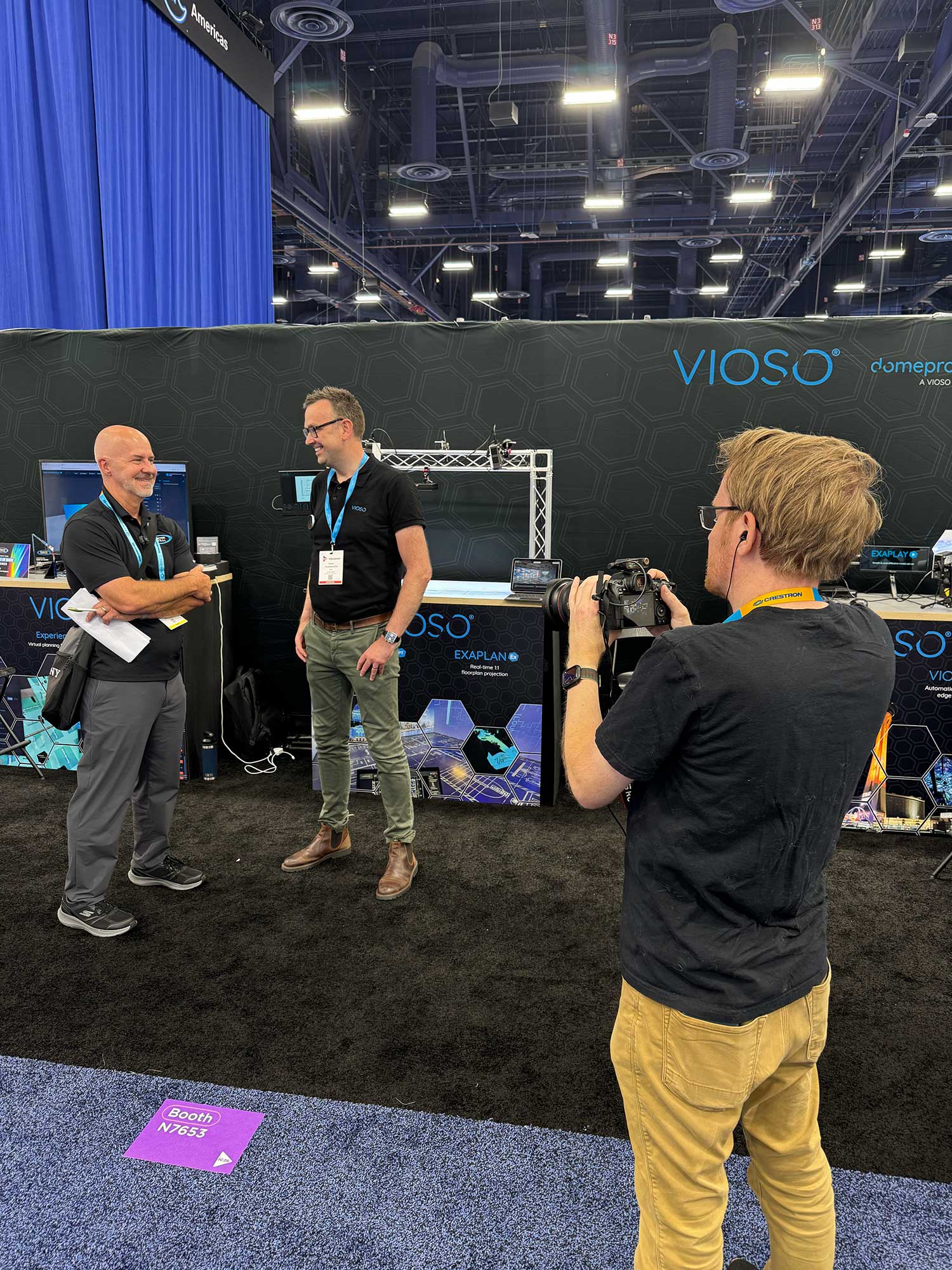 ProjectorCentral Best of Show Award presented to VIOSO Experience Designer
